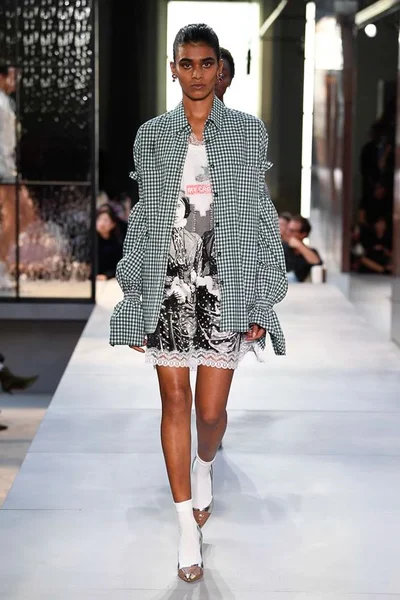 Look 76